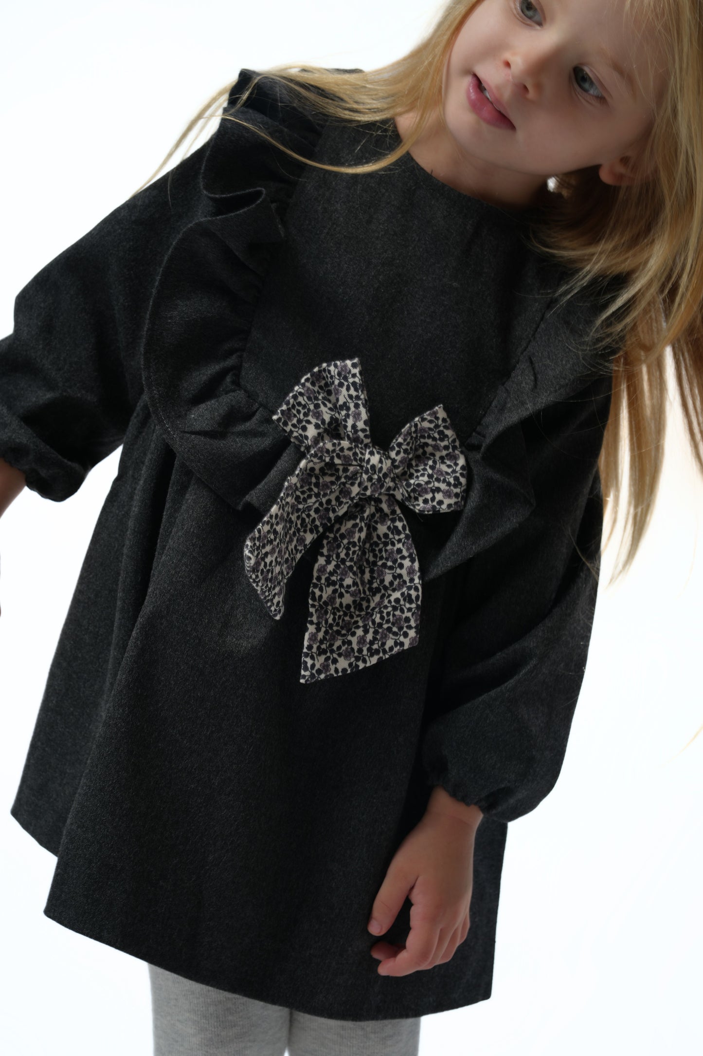 Moon & Loly Robe Loly papillon fleuri gris – Disponible chez Nanou’s House Maroc