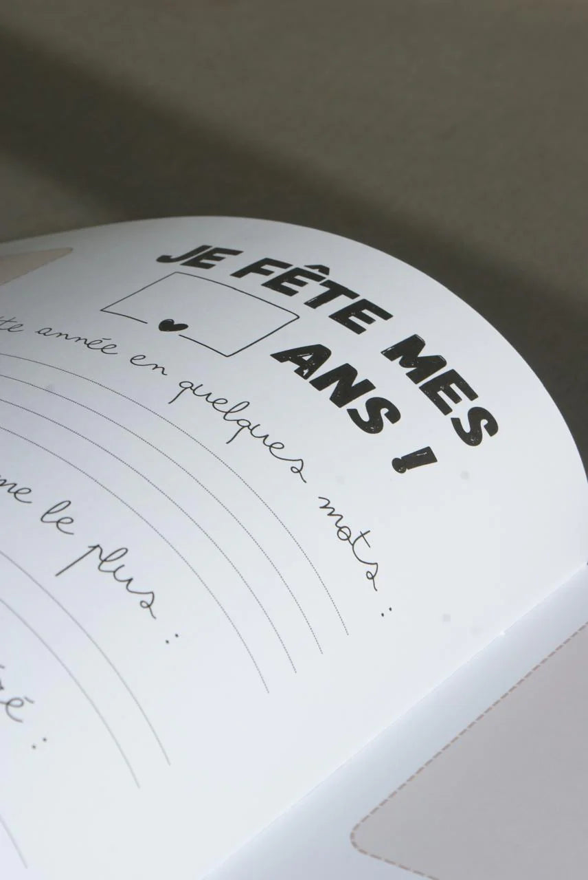 Album anniversaire Gribouille offert comme cadeau original pour immortaliser les fêtes d'enfance.
