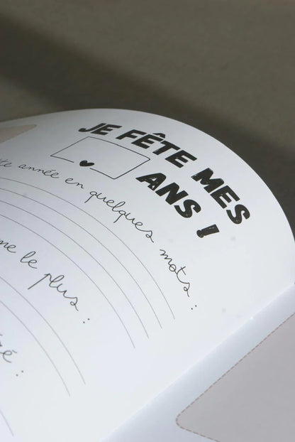 Album anniversaire Gribouille offert comme cadeau original pour immortaliser les fêtes d'enfance.