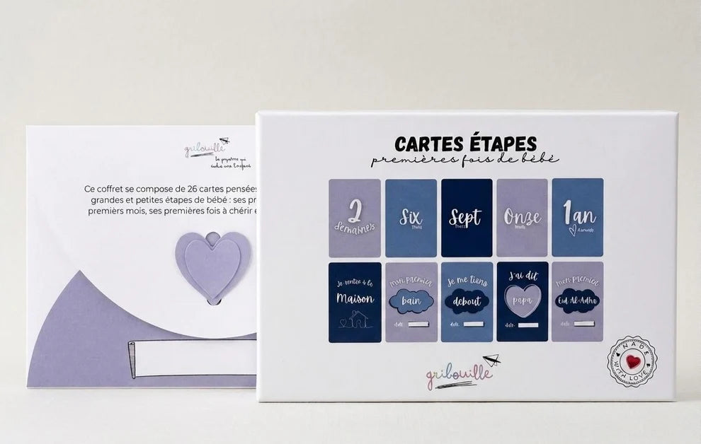 Boîte de cartes étapes Mes premières fois pour bébé de la marque Gribouille, cadeau de naissance. Bleu