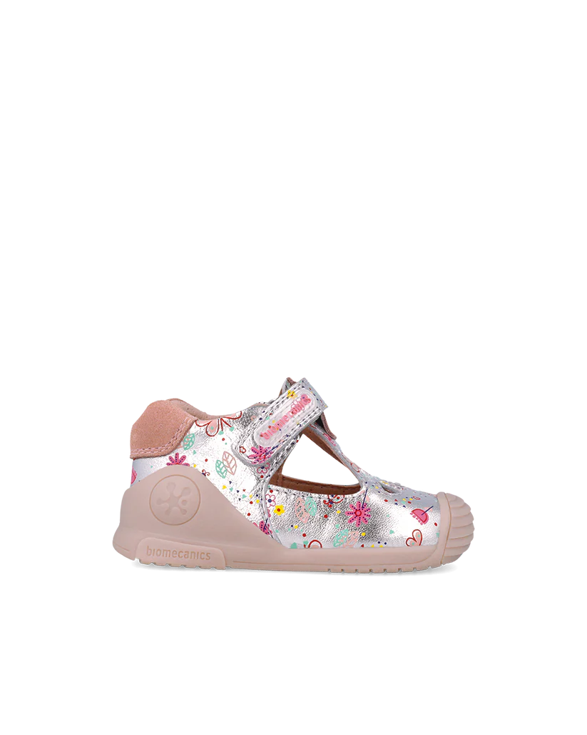 Sandales bébé fille bout fermé argent – Biomecanics – chaussures ergonomiques premiers pas – Nanou’s House Maroc