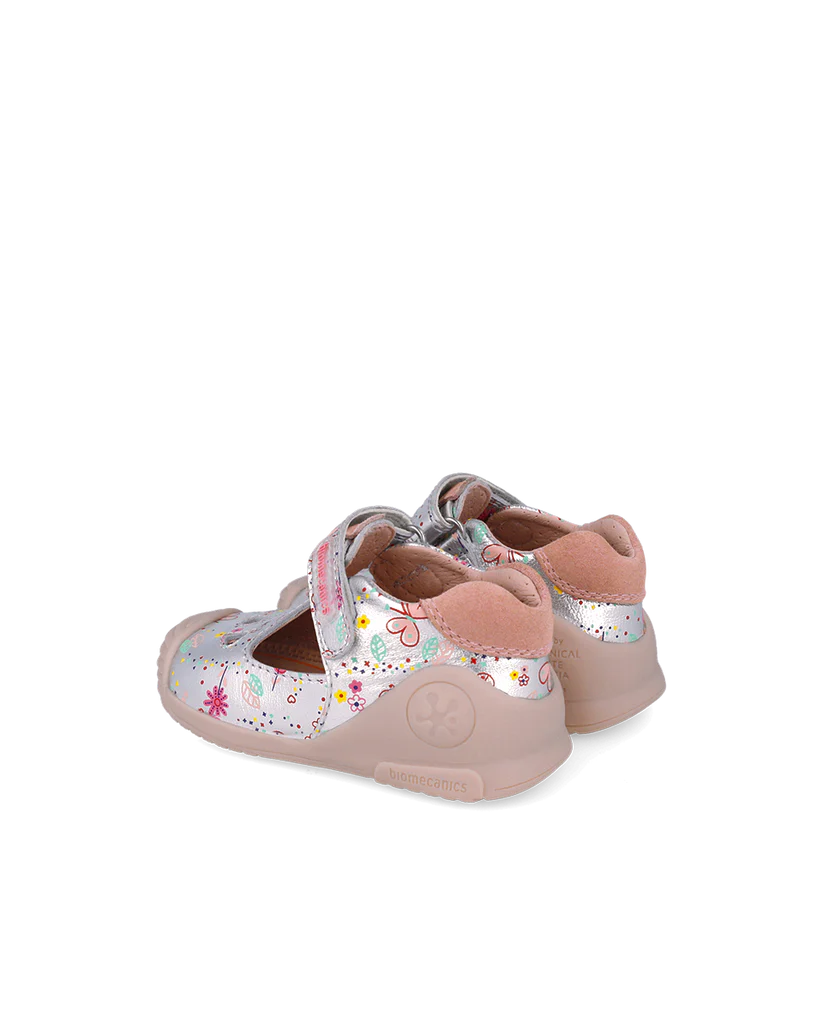 Sandales bébé fille bout fermé argent – Biomecanics – chaussures ergonomiques premiers pas – Nanou’s House Maroc