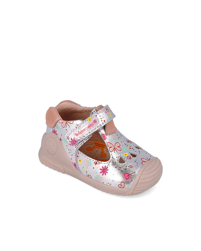 Sandales bébé fille bout fermé argent – Biomecanics – chaussures ergonomiques premiers pas – Nanou’s House Maroc