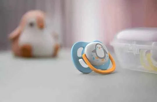 SUCETTE ORTHO 0-6M BOY ELEP/PENGB