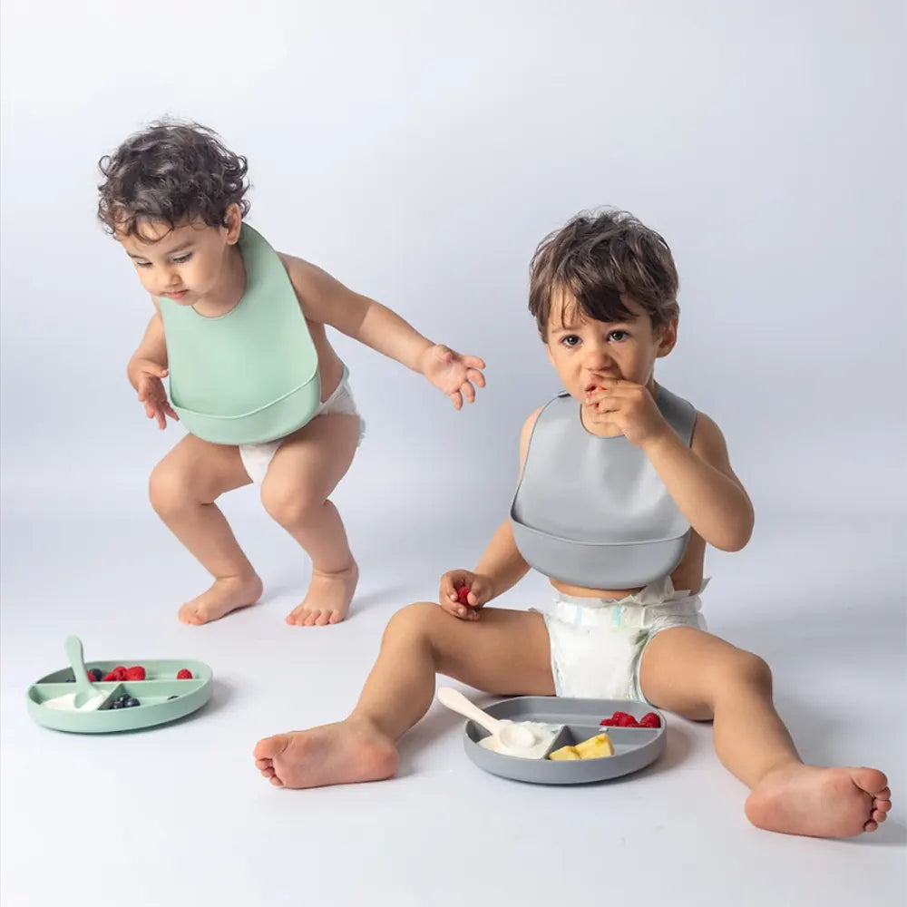 Assiette bébé silicone Yummy multi-compartiments avec ventouse 4M+ | Nanou’s House Maroc