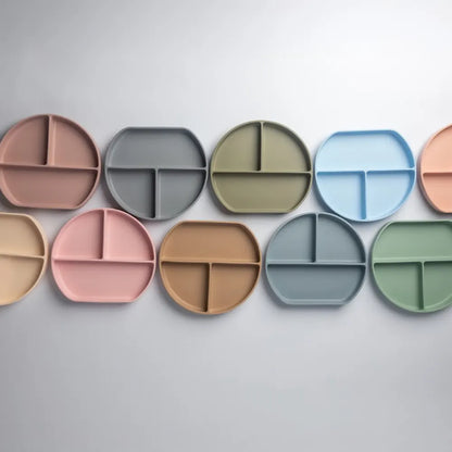 Assiette bébé silicone Yummy multi-compartiments avec ventouse 4M+ | Nanou’s House Maroc
